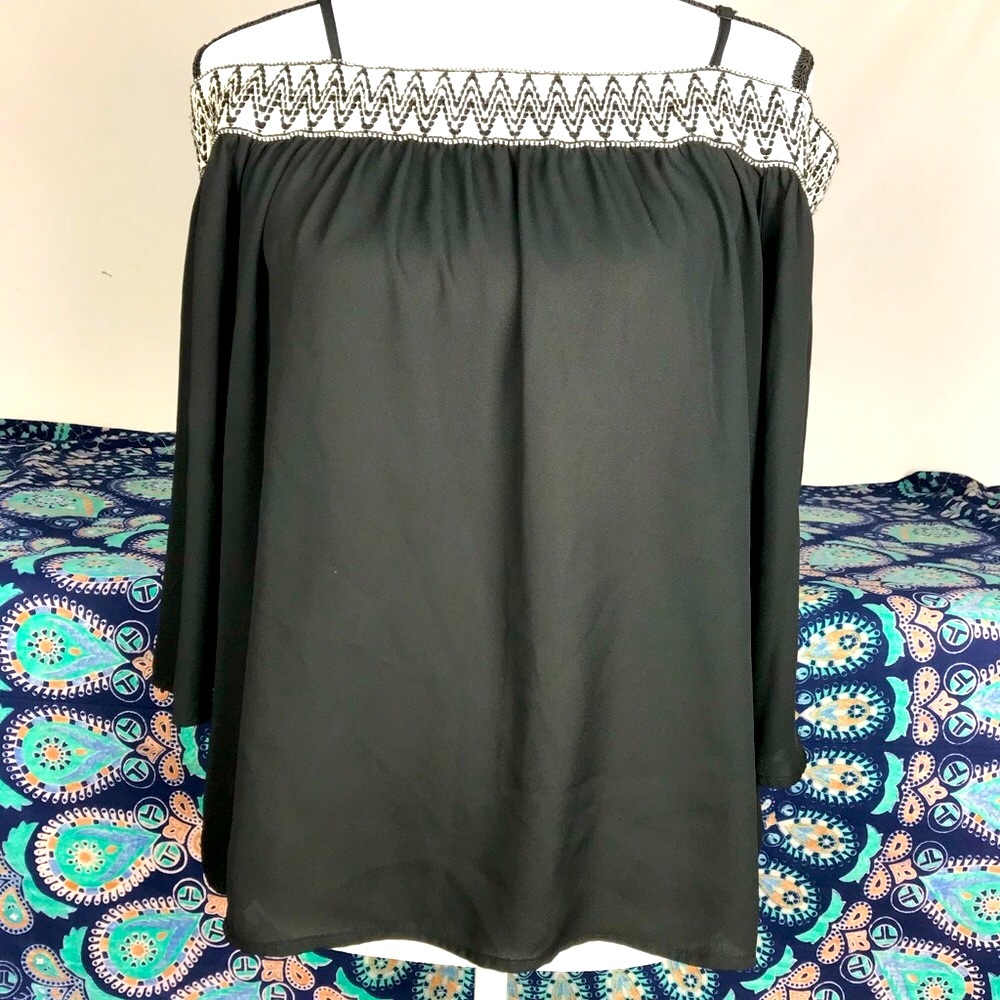✨MAURICES | Off-Shoulder Black Top Sz M✨